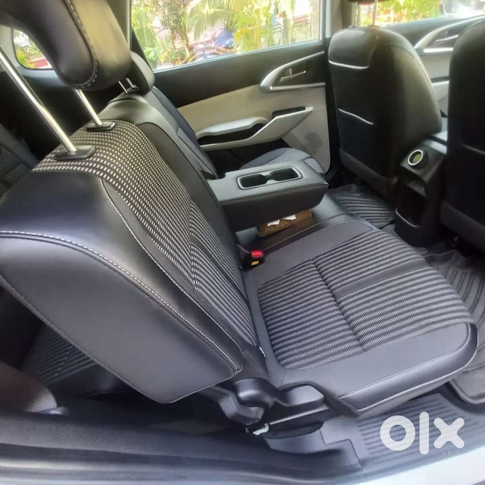 Kia Carens 2022 Petrol 15400 Km Driven Showroom Condition