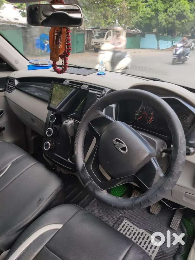 Mahindra Kuv 100 2017