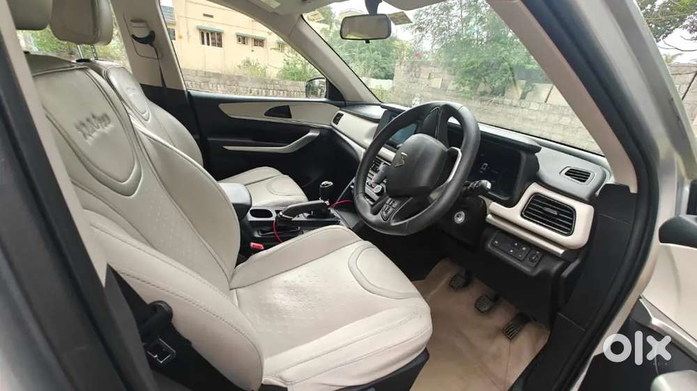 2023 Mahindra Xuv700 7 Seater Diesel