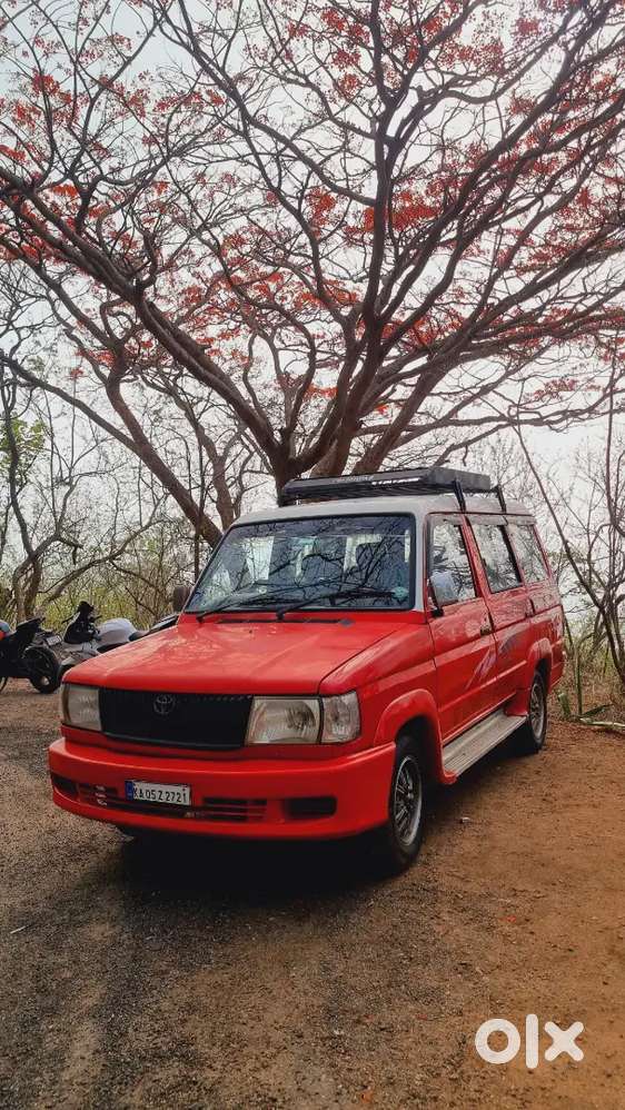 Toyota Qualis Rs 2001
