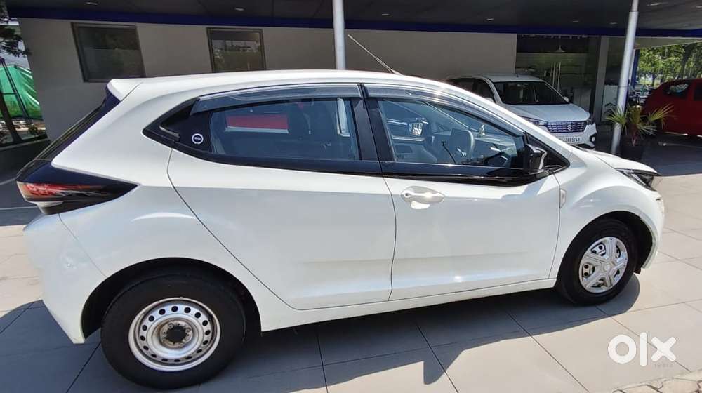 Tata Altroz 1.2 Xe, 2024, Petrol