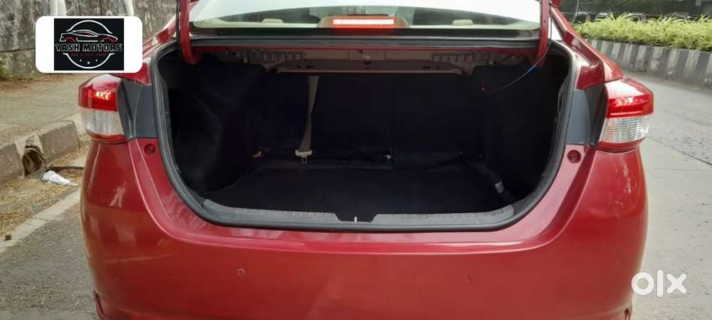 Toyota Yaris V Cvt, 2018, Petrol