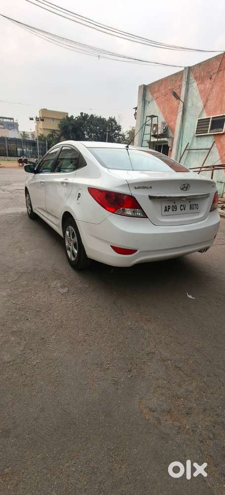 Hyundai Verna Fluidic 1.6 Vtvt Sx, 2013, Petrol