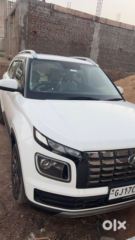 Hyundai Venue Petrol 2024
