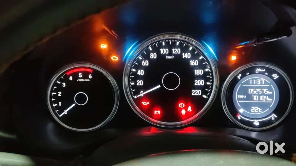 Honda City Diesel With Sunroof Well Maintained White Colour