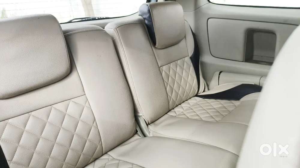 Toyota Innova 2011, 2.5 V Model