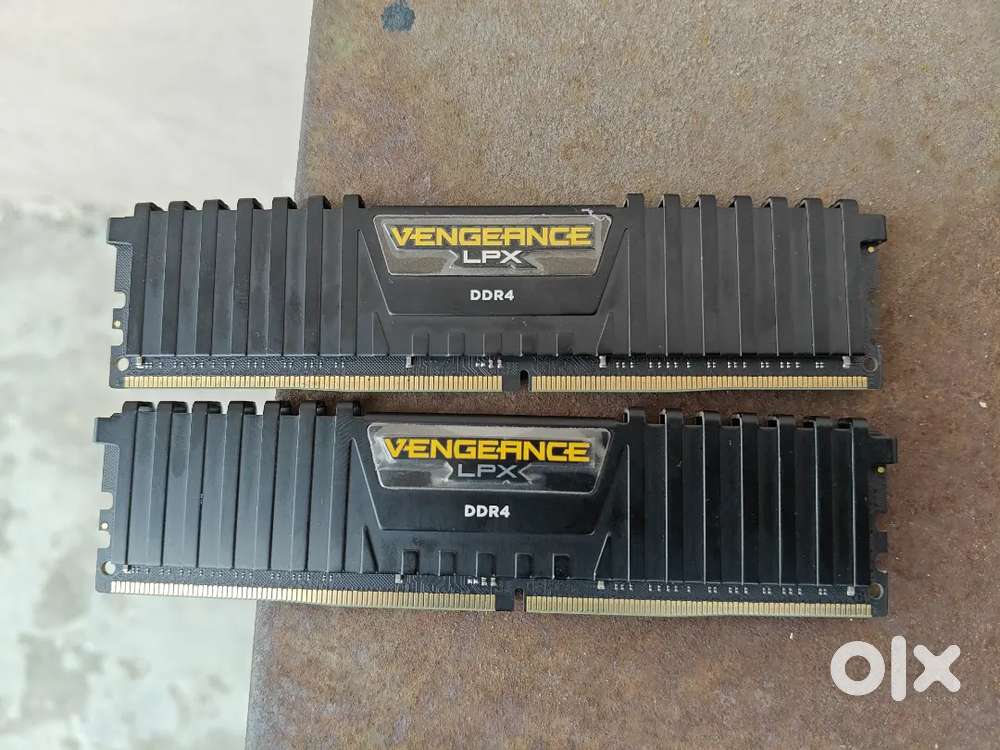 Selling Corsair 32GB Ram DDR4 Kit, 16x2 , 2400mhz With heatsink