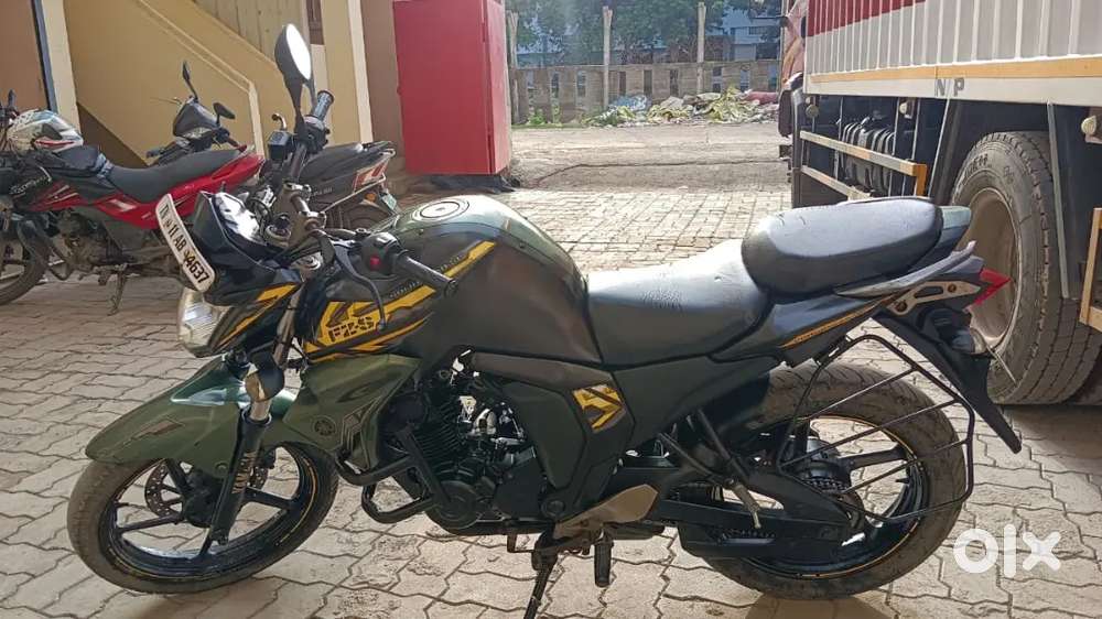 Yamaha FZ V2.0 - Military green for sale ; excellent condition ...