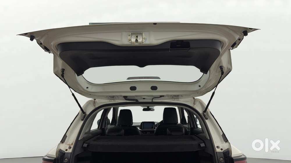Maruti Suzuki Brezza 1.5 Zxi At Smart Hybrid, 2023, Petrol