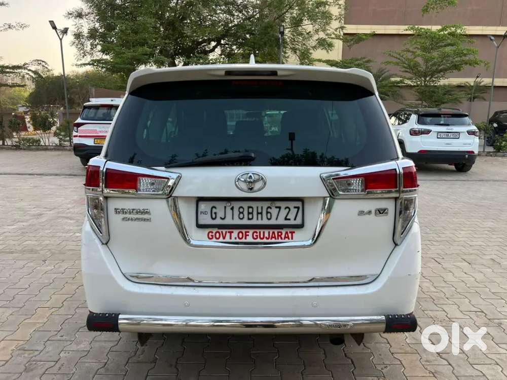 1640000 Price Of Innova Crysta