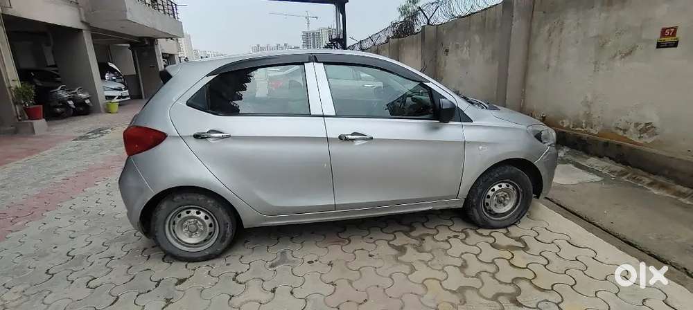 Tata Tiago 1.2 Revotron Xm, Petrol, Oct 19, Silver Colour