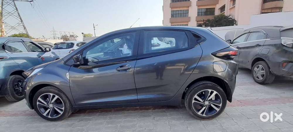 Tata Altroz Xz I-turbo With 25000 Running