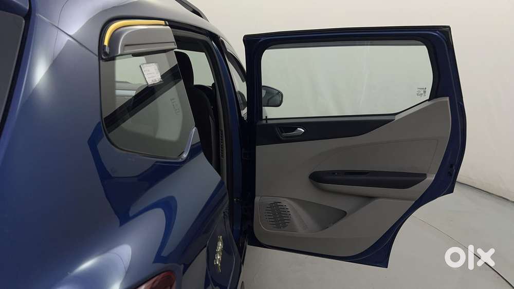 Renault Triber Rxz, 2022, Petrol