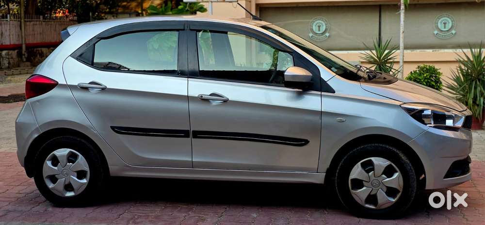 Tata Tiago 1.2 Revotron Xt (o), 2018, Petrol