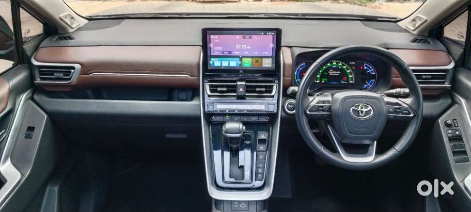 Toyota Innova Hycross 2.0 Zx Hybrid 7 Str, 2023, Petrol