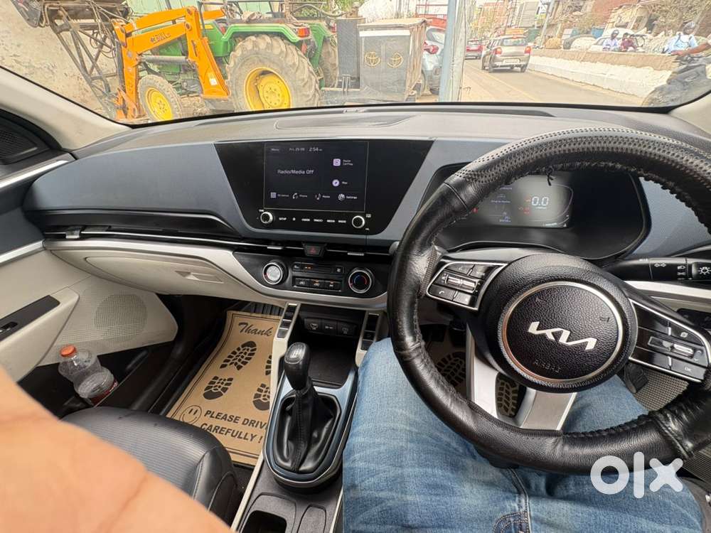 Kia Carens 2025 Petrol