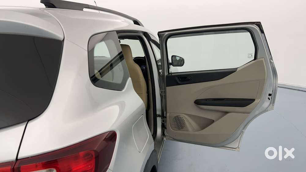 Renault Triber Rxt, 2022, Petrol