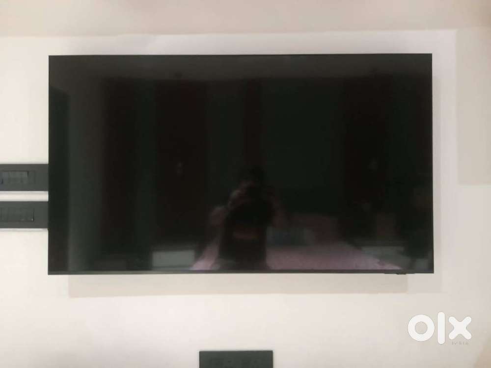 TV3Samsung 55 Crystal 4K UHD Smart TV (UA55U8400F) - Mint Condition