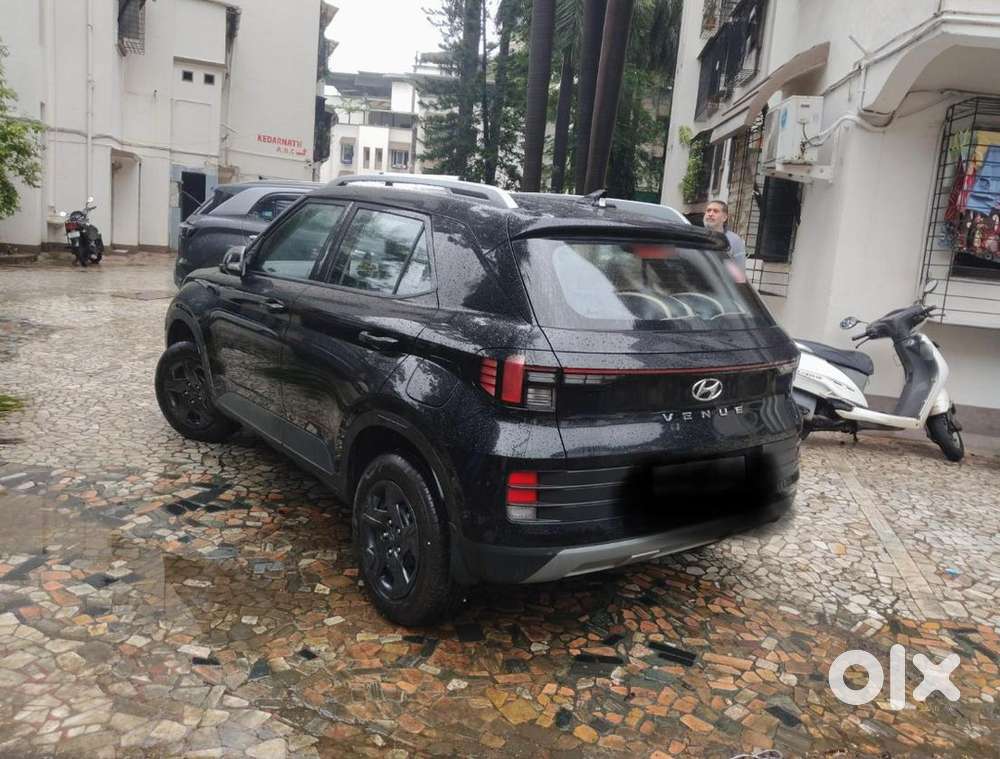 Hyundai Venue Petrol Manual 2025