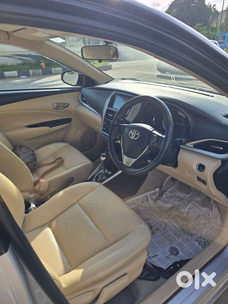 Toyota Yaris V Cvt, 2019, Petrol