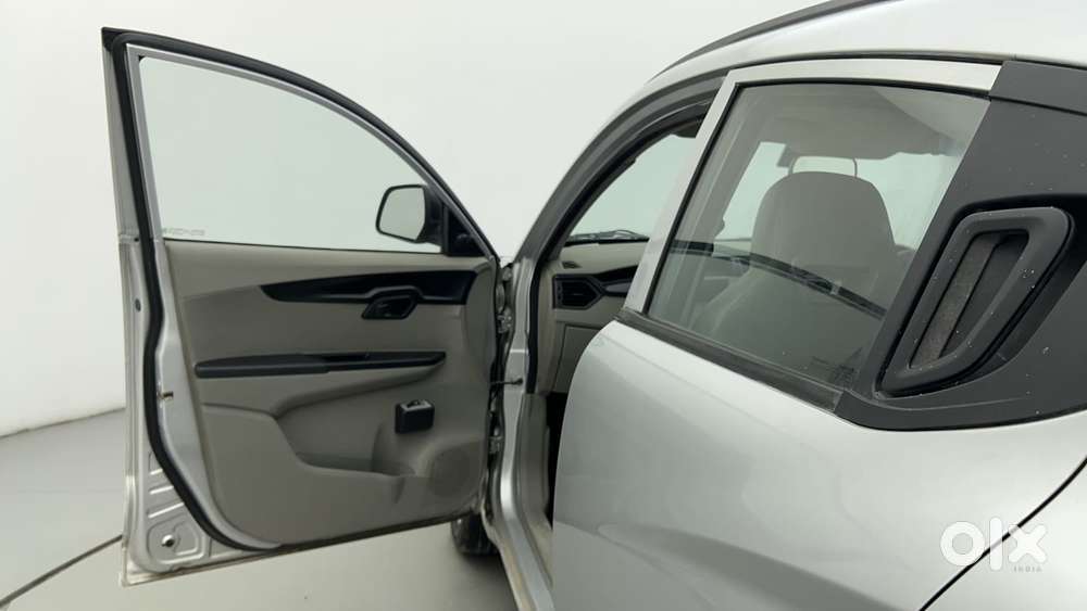 Mahindra Kuv 100 2016-2017 Mfalcon G80 K2, 2017, Petrol