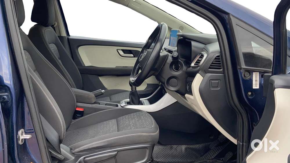 Tata Altroz Xz Plus (s), 2023, Petrol