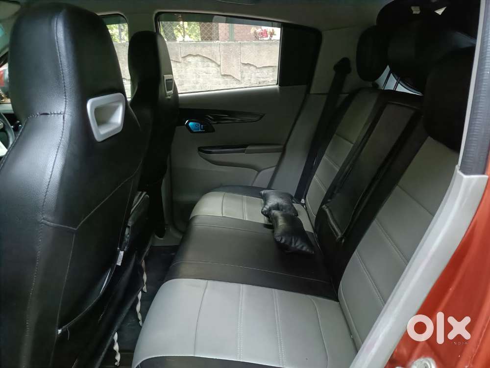 Mahindra Kuv100 Nxt 1.2 K8 Petrol 6 Str Dual Tone, 2017, Petrol