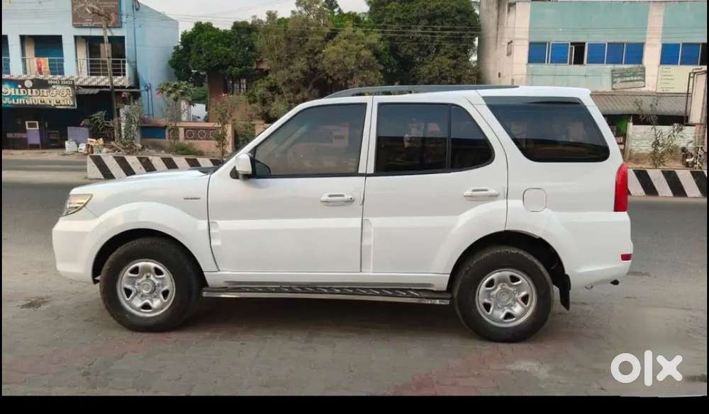 Tata Safari Storme 2015