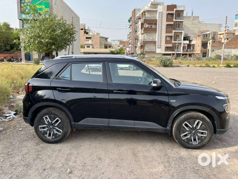 Hyundai Venue Petrol 2024