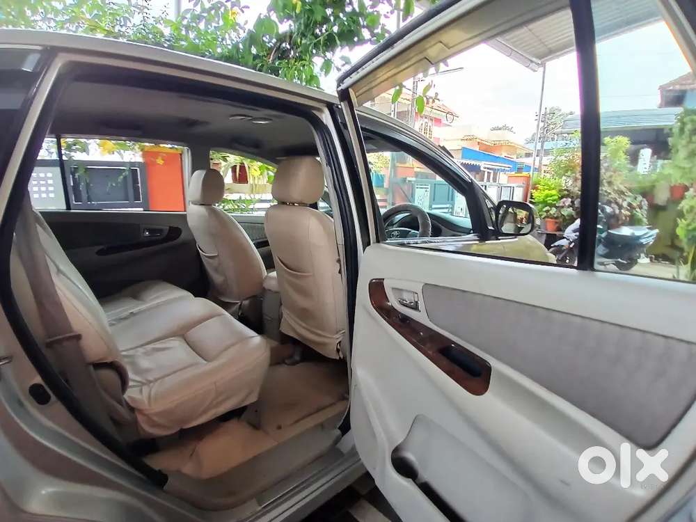 Toyota Innova Diesel Manual 2012 8 Seater. Re.