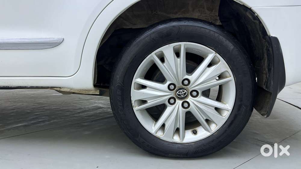 Toyota Innova Crysta 2.8 Zx At 7 Seater, 2016, Diesel