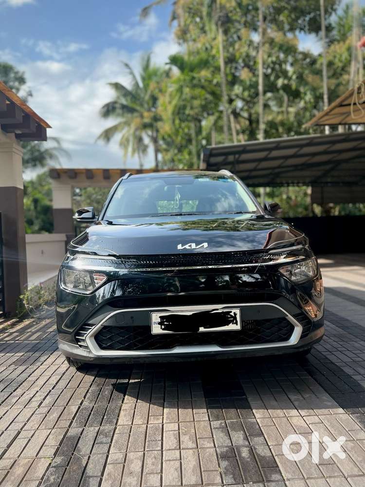 Kia Carens Petrol Automatic 2022