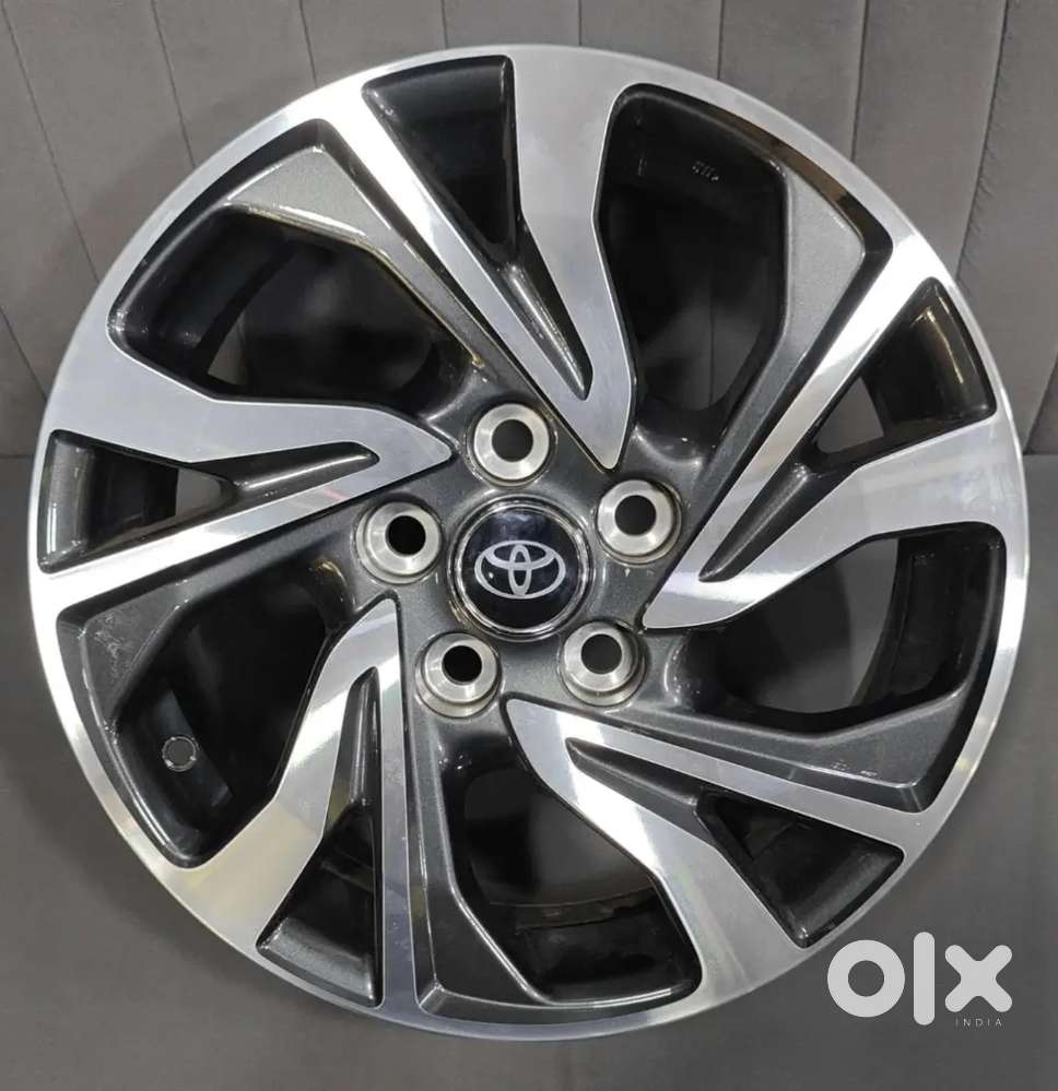 16 inch Crysta alloy wheels set of four box piece original Toyota