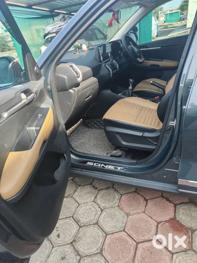 Kia Sonet Best Luxurious Clutless With Sunroof, Specious Car Available