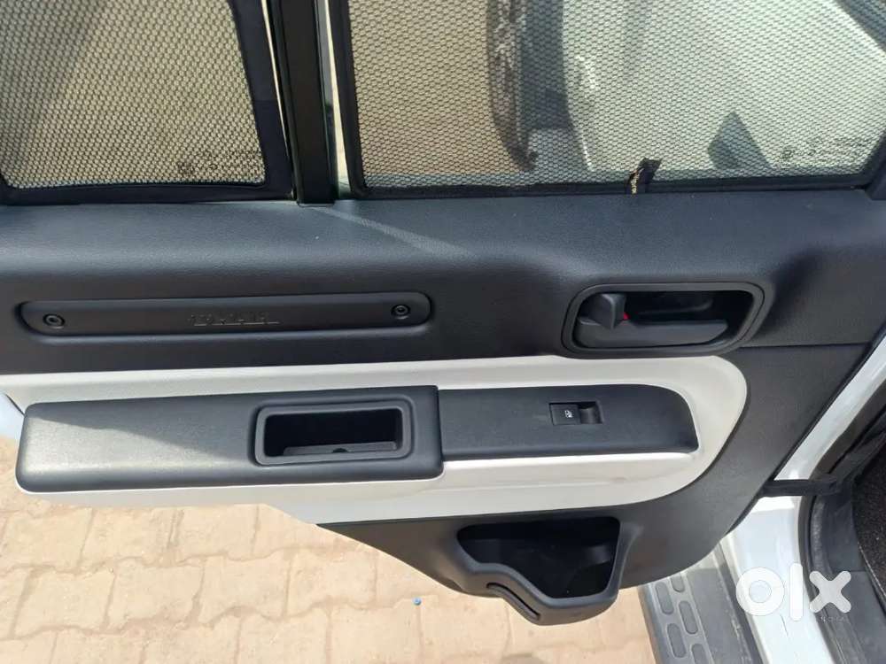 Mahindra Thar Roxx 2025 Petrol 7000 Km Driven With Genuine Alloys