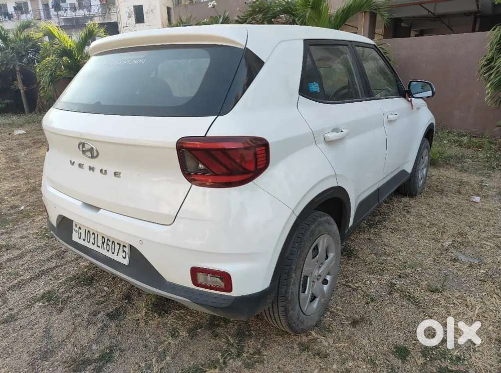 Hyundai Venue 2021 Petrol 14445 Km Driven