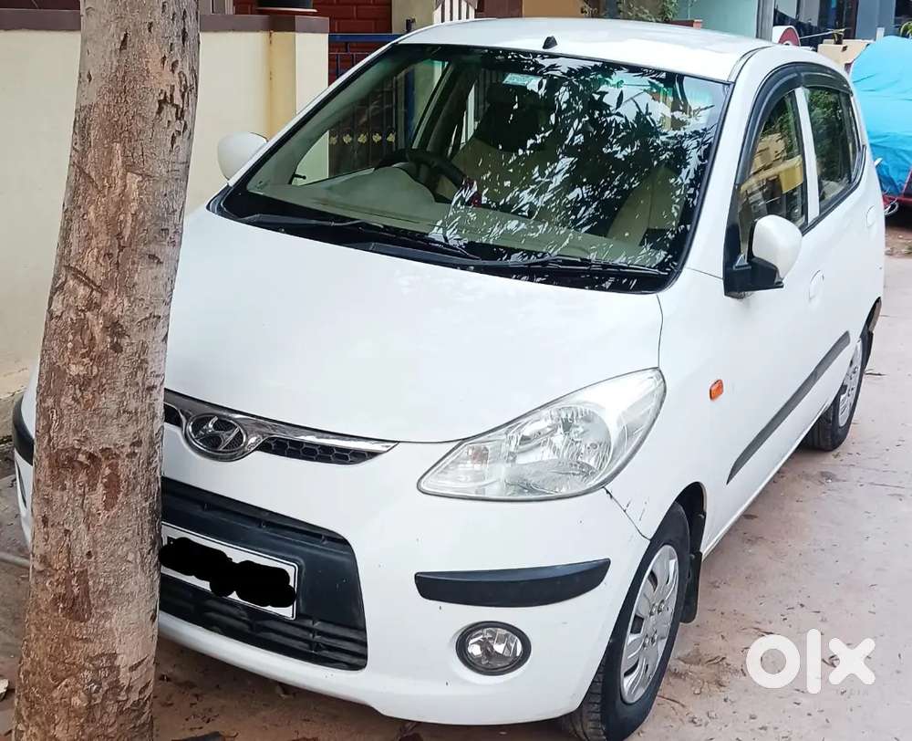 Hyundai I10/ 2009/petrol/white/92,000 Kms/ Call (8x1x2x3x1x3x8x8x2x1)