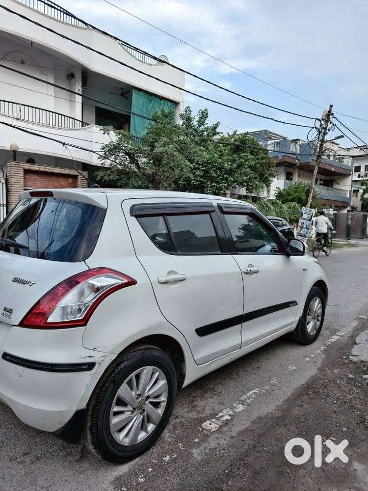Maruti Suzuki Swift Vvt Zxi, 2015, Cng & Hybrids