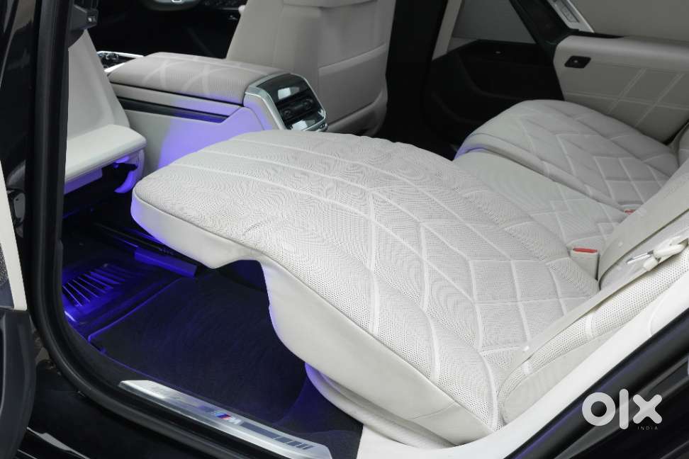 Bmw I7 Xdrive60, 2023, Electric