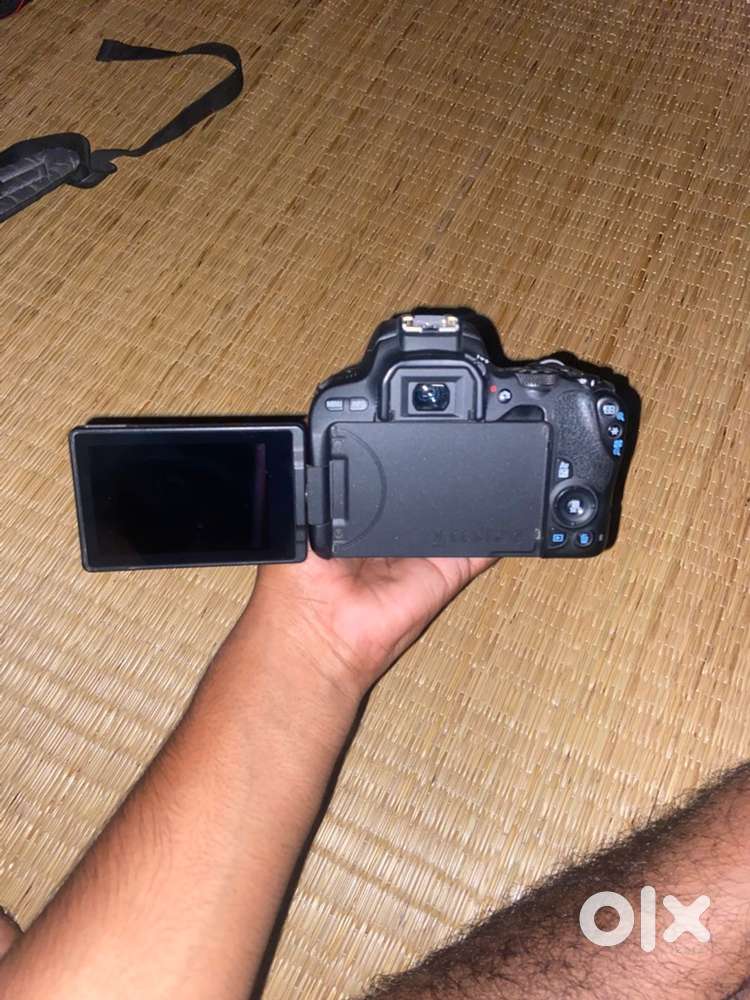 Conon EOS 200D