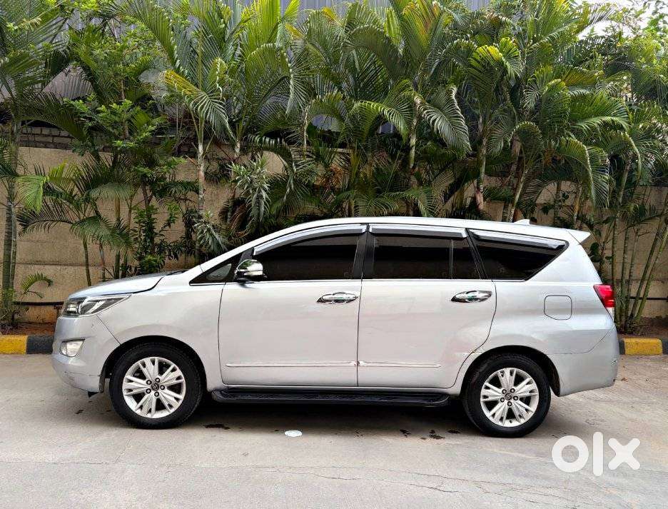 Toyota Innova Crysta 2.8 Zx At 7 Seater, 2017, Diesel