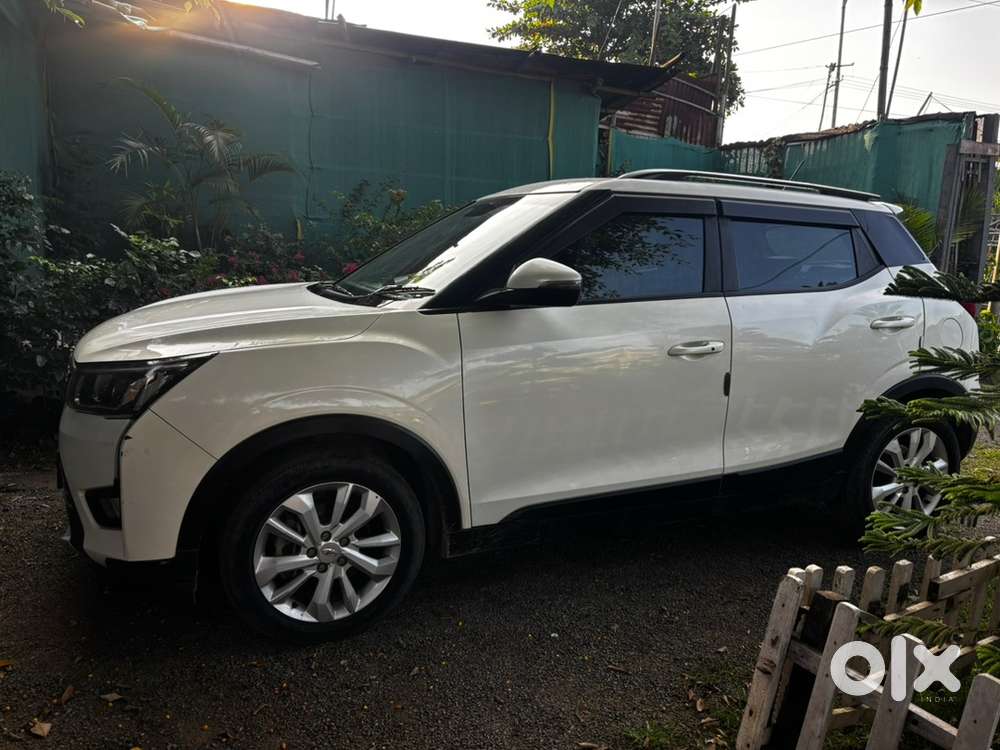 Mahindra Xuv300 Petrol 2021 W8 Pearl-white, 1st Owner