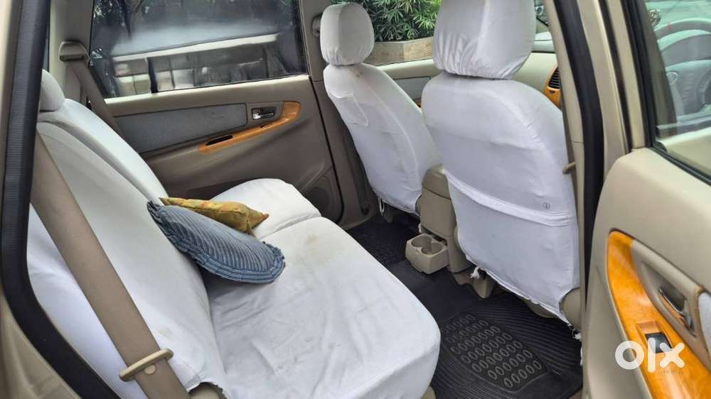 Toyotainnova 2.5v 8seater Diesel
