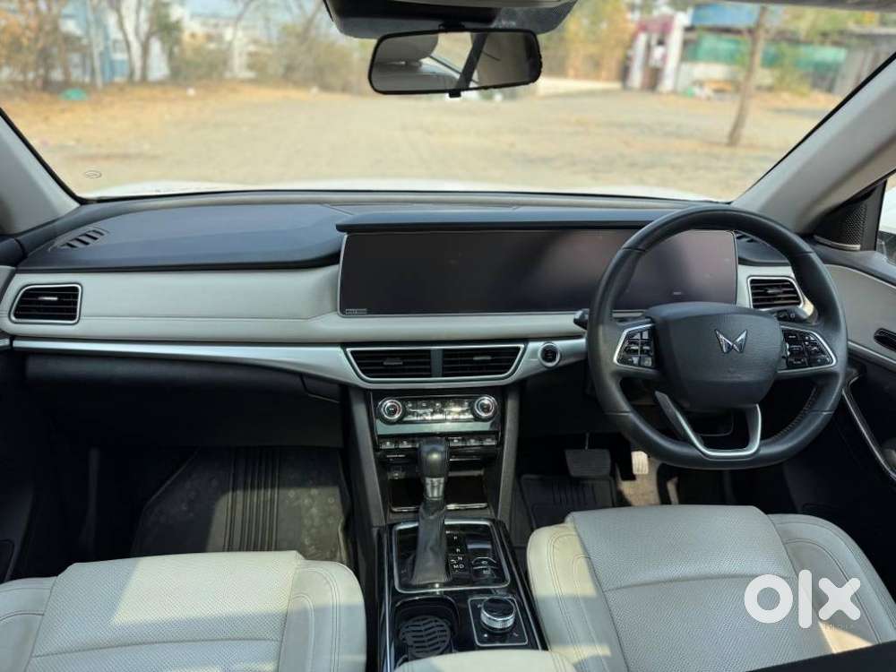 Mahindra Xuv700 2.2 Ax 7 Diesel At Luxury Pack Str Awd, 2022, Diesel