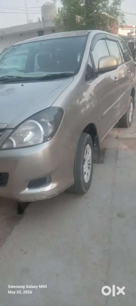 Toyota Innova Hycross 2009 Diesel 200000 Km Driven