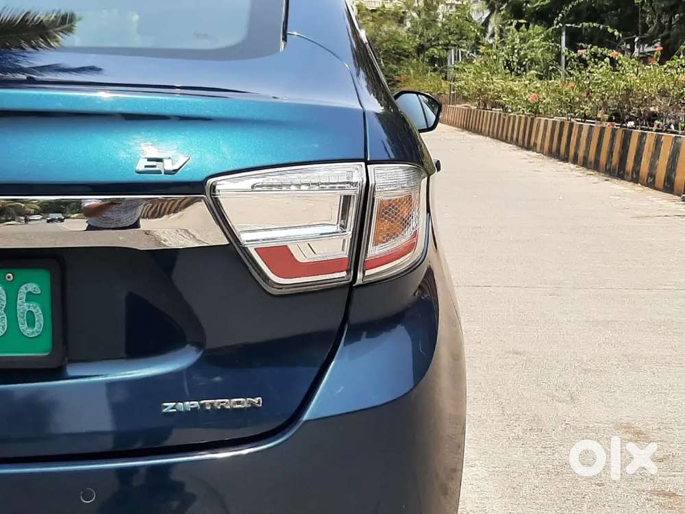 Lux Varient With Auto Headlight And Rain Sensing Wipers