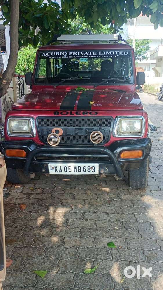 7 Seaters Red Colour