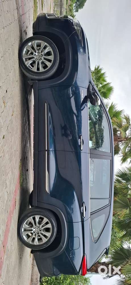 Toyota Innova Hycross 2.0 Zx Hybrid 7 Str, 2024, Petrol