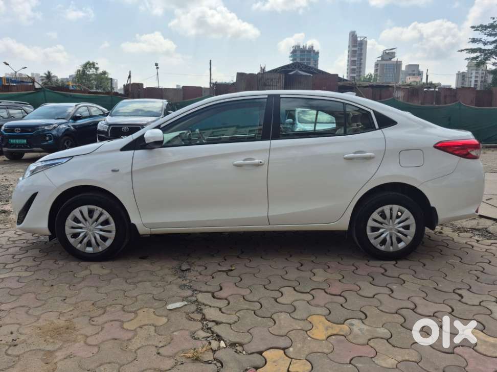 Toyota Yaris J Cvt, 2021, Petrol