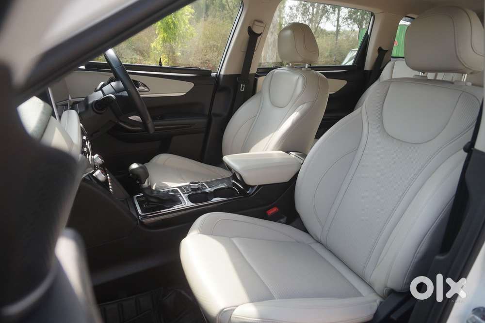 Mahindra Xuv700 2.0 Ax 7 Petrol At Luxury Pack Str, 2024, Petrol